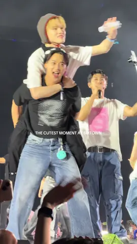 Minho and Chenle were so cute at SM Town 🫶🏼🥲 #smtown #shinee #nctdream #smtown_live_la #minho #chenle 