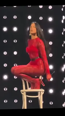 Dua lipa performing watcha doing  Radical optimism tour Madrid 🇪🇸❤ #dualipa #dualipafans #dualipaphoto #singergirl #radicaloptimism #radicaloptimismtour #redoutfit 