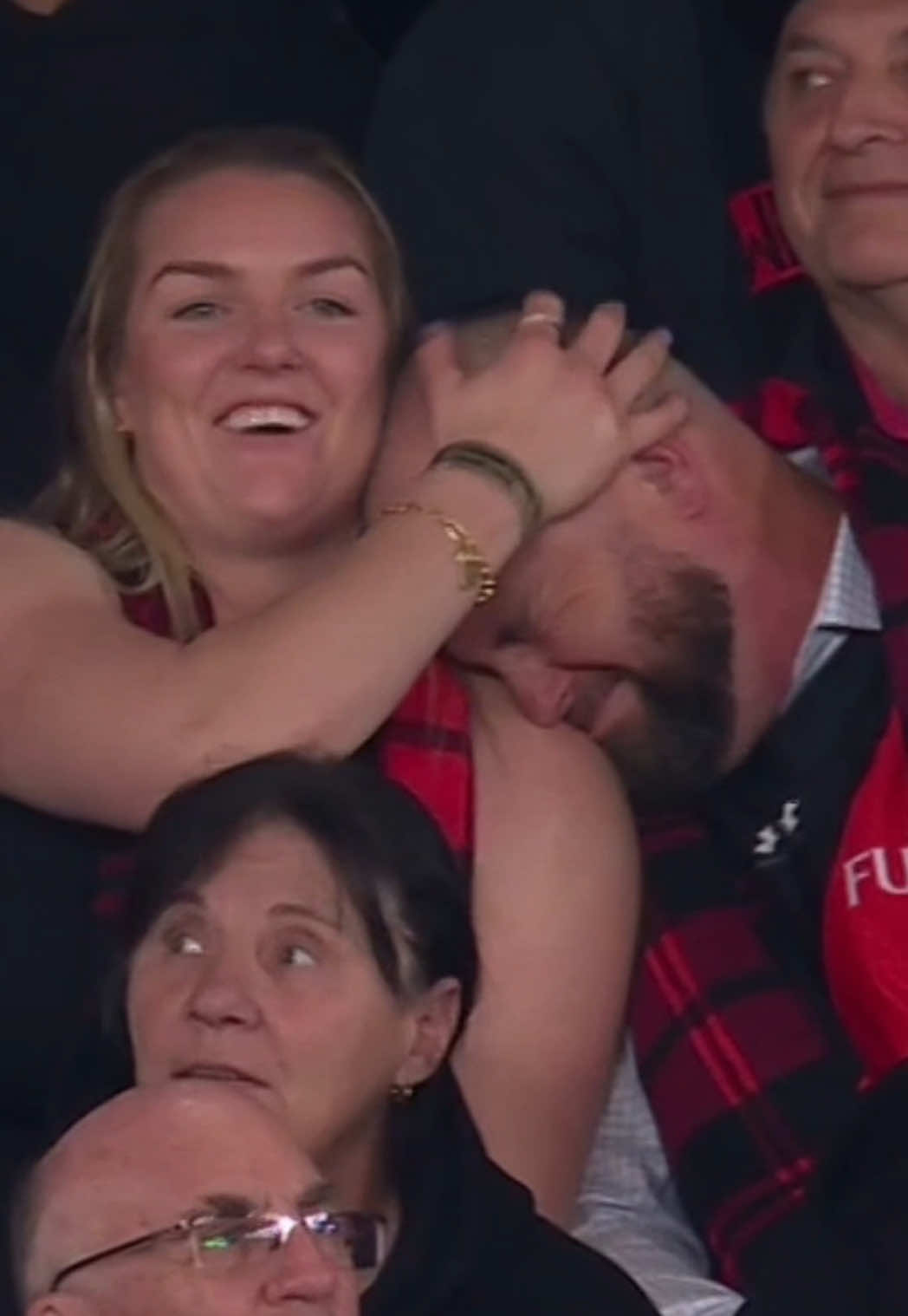 He was so proud of his son 🥹❤️ #afl #wholesome #dad
