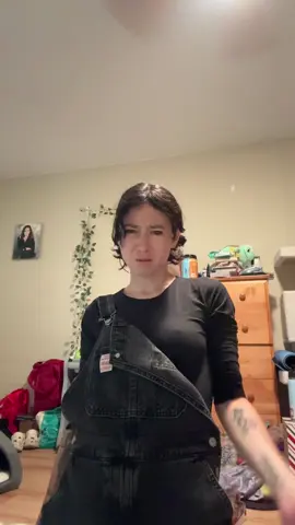 Everything’s hopeless so let’s dance out our bullshit🤷‍♀️  join me as I dance like nobody’s watching while also incorporating + guiding you through intentional/somatic yoga + dance warmup movements for Hopeless Productions’s (brought to you by Liz Sueko LLC), first ever live-streamed PIXIE PLAYDATE  on May 12 at 12:12 pm HST // 3:12 pm PST // 6:12 pm EST you can join me over on my patreon (Patreon.com/lizsueko) for a FREE live-streamed somatic class/dance party event✨ the inspiration for this play date comes from my experience with neurospicy needs + somatic yoga + dance training. I personally have found that through a combination of intentional movement to music, and freestyle inner child playing/stimming, I can shake off some of the traumatic bullshit that comes with being human while also learning to be more grounded, “happy”/ hopeless, and present in my reality I have created a custom playlist for this event which can be found on Apple Music (linked in bio), and truly hope that this event/class will inspire/remind everyone in our collective of how easy/approachable healing ourselves + reclaiming some of our power can be. we may not have control over everything, and the world may be chaotic and burning down completely, but we can choose to rebel by dancing shit out while also reclaiming our power over our sanity + reality🖤  *Liz Sueko is a 200 hr CYT who’s trained extensively in various forms of dance, and is certified in somatic healing through My Vinyasa Practice. For more information on her background and experience, please see lizsueko.com/pages/hopeless  #lizsmusings #hopelessliving #thisisahopelessproduction #neurospicy #puttingmymoneywheremymouthis #somatichealing 