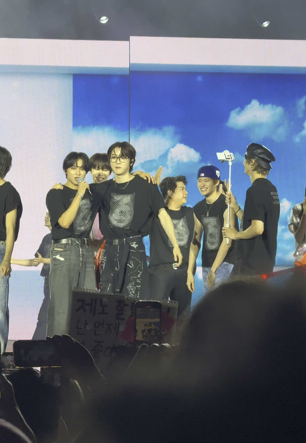 haechan x sungchan crumbs 😭 #smtown2025 #smtownla #smtown #haechan #sungchan #nct#nctdream #nct127 #riize #kpopfyp #kpopconcert 