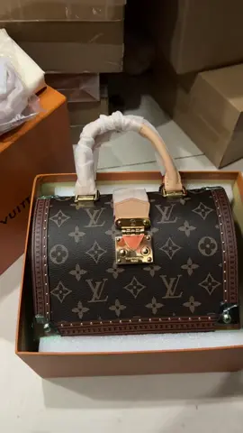 #handbags #LV #lvbag #luxurybag #desingerbag #bagfactory #ladybag #unboxing #fyp 