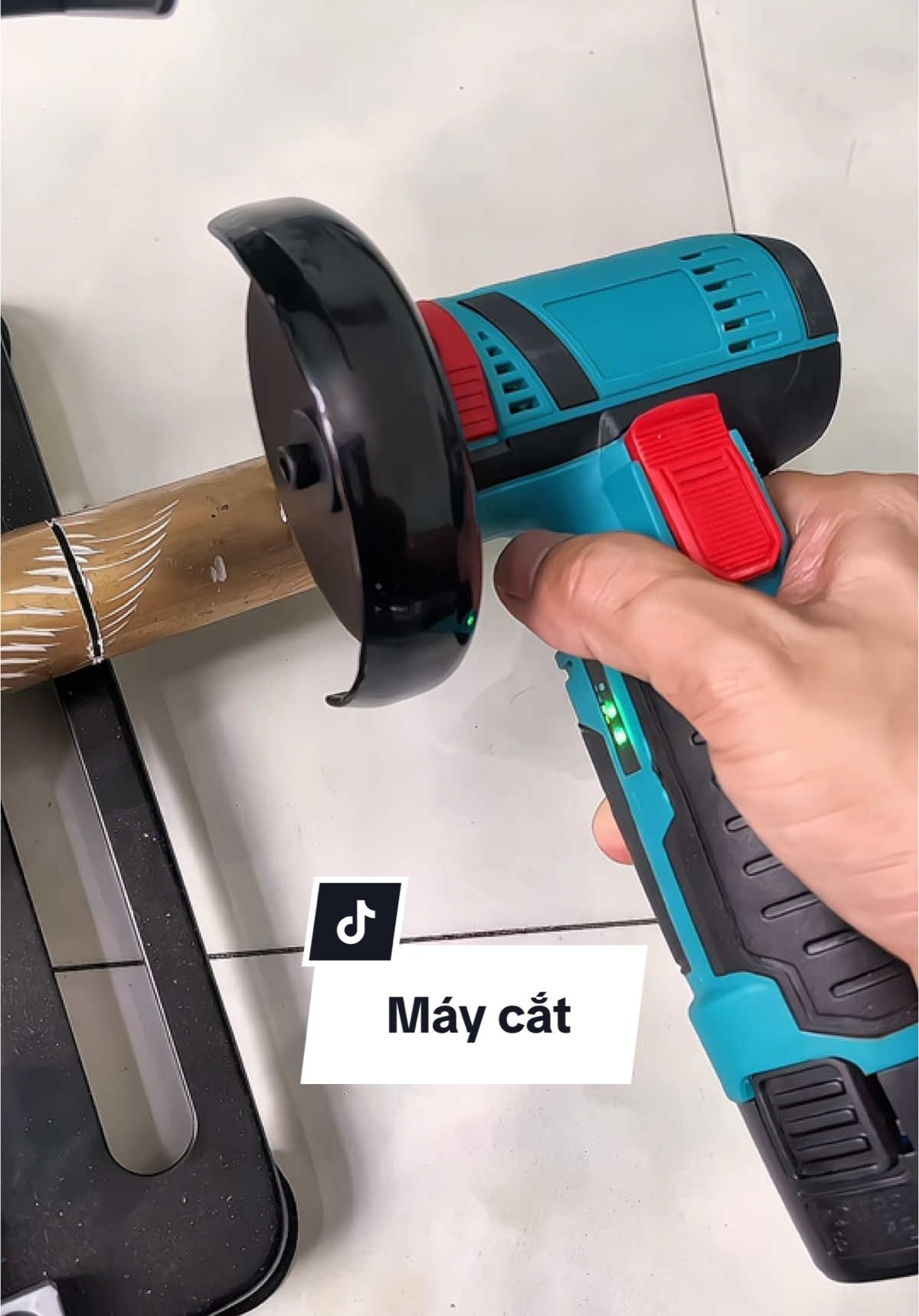 Máy cắt cầm tay nhỏ gọn. #maycatcamtay #maymaigoc #maycatmini 