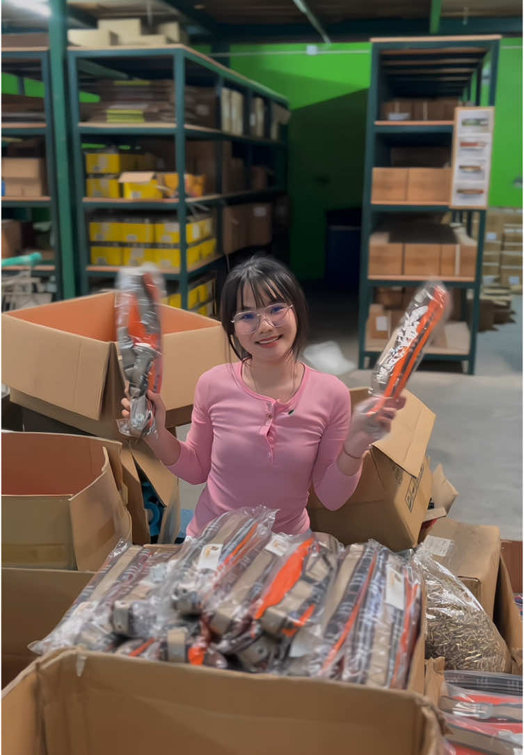 สะพายเครื่องพ่นปุ๋ย ใช้กับเครื่องพ่นยา 767 ก็ได้ หนาถึงสามชั้นตาแรดเลเพลอย่างดีราคาสุดคุ้ม #ทันสมัยการเกษตร #ครบเครื่องเรื่องเกษตร #สินค้าคุณภาพ #ทันสมัยการเกษตรจัดให้ 