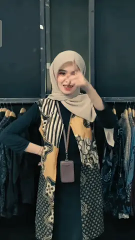 mode galak di aktifkan sama host baju batik 🤣😁 @RohmahNaa @Alisa Batik Solo #bajubatik #alisabatiksolo #bajubatikwanita 