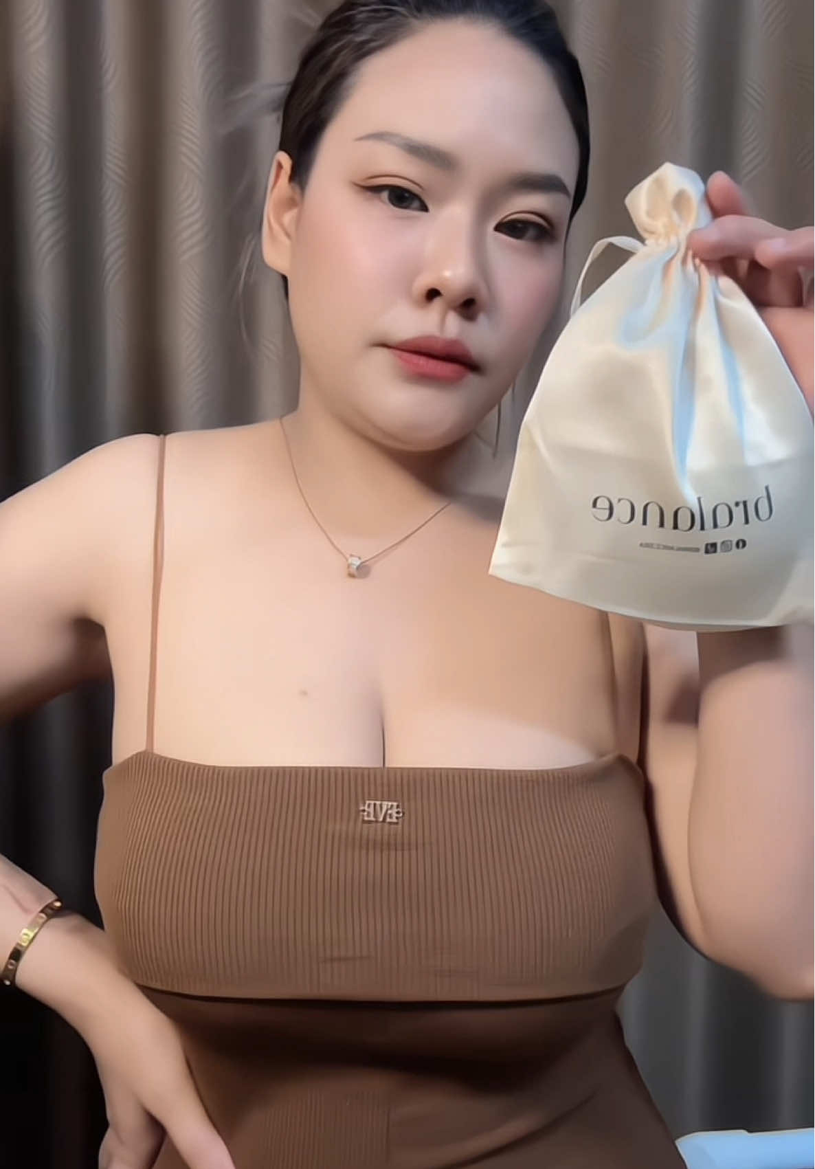 เป็นบราที่คุ้มมากกกกก กอ.ไก่ล้านตัว ลุคไหนได้หมด บราตัวเดียวแม่ กันน้ำกันเหงื่อดีมากกปกติเป็นคนแพ้ง่ายแต่อันนี้ไม่คัน เริ่ดด🔥🔥✨✨✨#fyppppppppppppppppppppppp #fyp #เทรน #เทรนวันนี้ #tiktokป้ายยา #การแต่งตัว #fashion #tiktoklooks #บรา #บราปีกนก #บรากันน้ํากันเหงื่อคุณภาพดี 