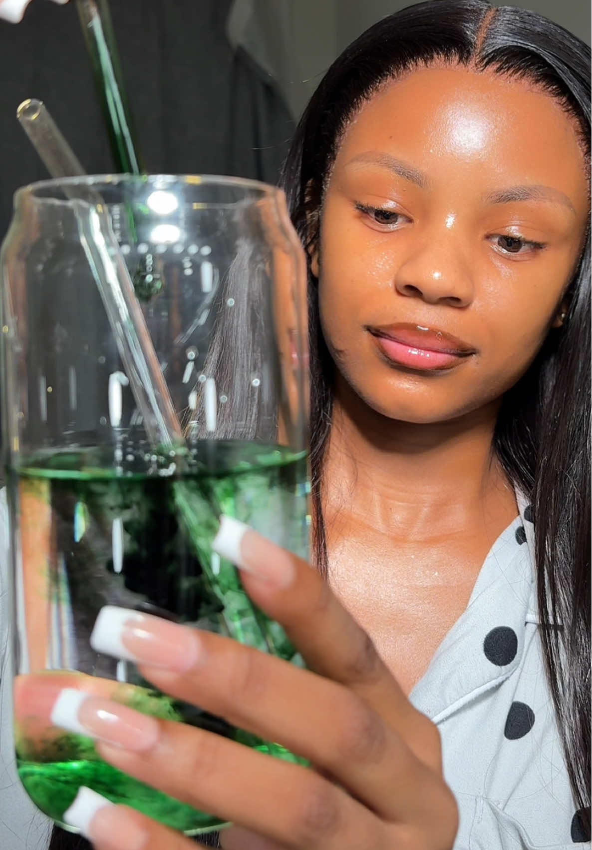 POV: You started drinking chlorophyll water and now your skin is glowing, your gut is clean and your energy is unmatched. This isn’t just a trend — it’s detox in a bottle! Add 1 to 3 dropper fulls to your water and thank us later. 🤭 Benefits: • Supports digestion and gut health • Clears skin from within • Reduces bloating and water retention • Boosts daily energy levels • Aids in detox and lymphatic drainage • Balances body odour from the inside • Helps with hormonal balance • Supports iron and oxygen circulation • Promotes gentle cleansing of the liver #chlorophyllwater #liquidchlorophyll #chlorophylldrops #chlorophyllbenefits #guthealth #detoxyourbody #glowingskin #bloatedbelly #naturalremedies #healthylifestyle #wellnesstok #lotuspes #greengoddess #hormonebalance #gutcleanse @Khutjo Matsoma 