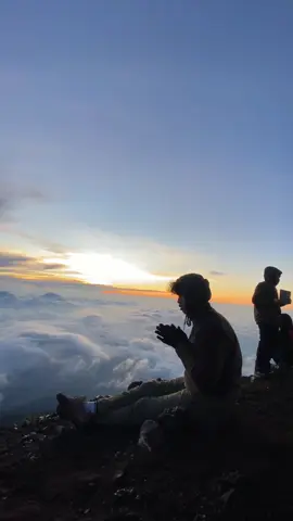 Yang biasa knock mulu di pubg coba kembaliin hobynya yg dulu and game tentunya tunda dulu kita nikmatin real life 🙂 #pubgmobile #pubg #gunungslamet #slametmountain #slametviabambangan #gunung 