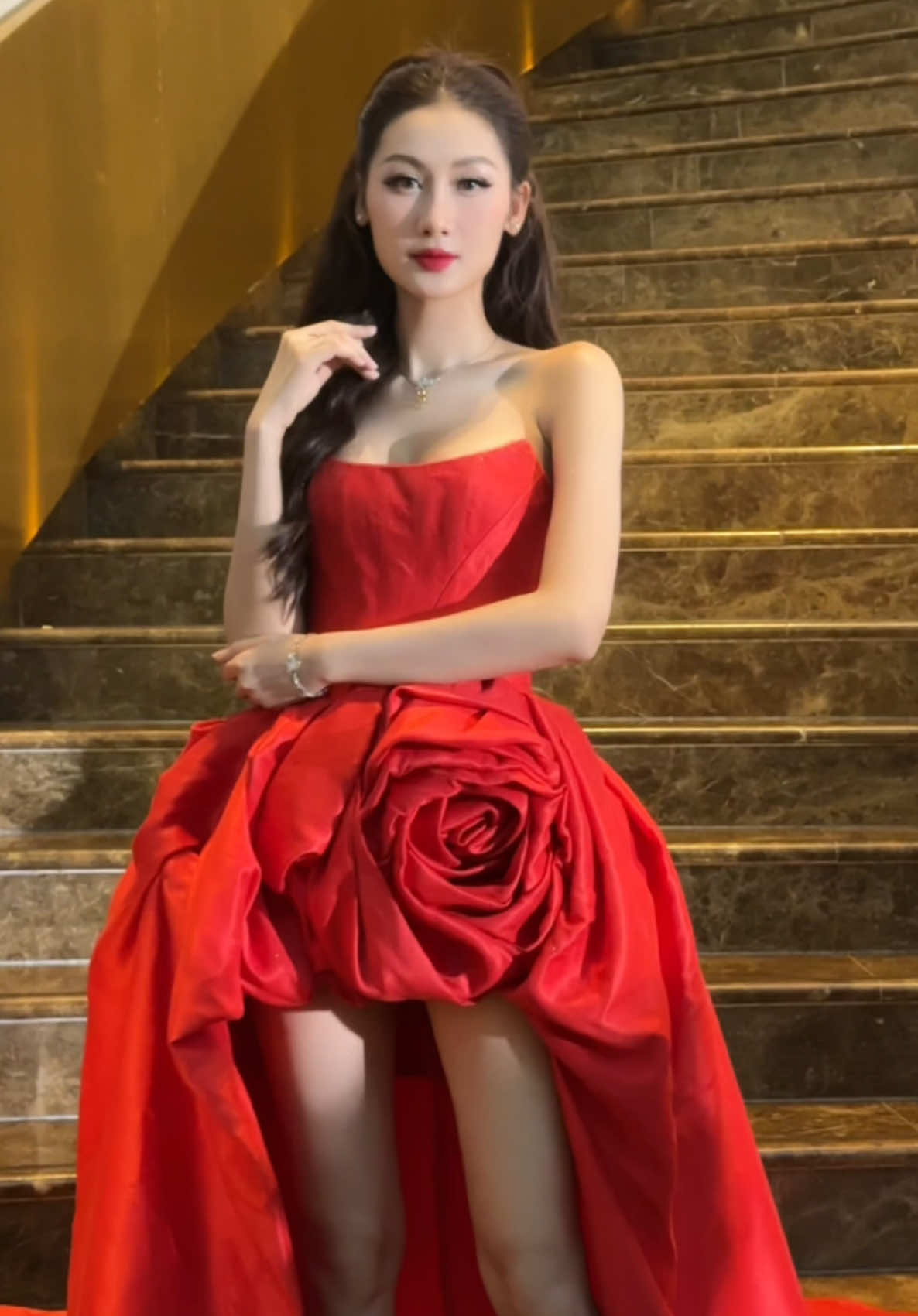 Quế Anh tại họp báo Vietnam International Fashion Week chiều nay ❤️‍🔥 #hoahauqueanh #volequeanh #MISSGRANDVIETNAM #MGVN #SenVangEntertainment #SenVang #viral #tiktokgiaitri 