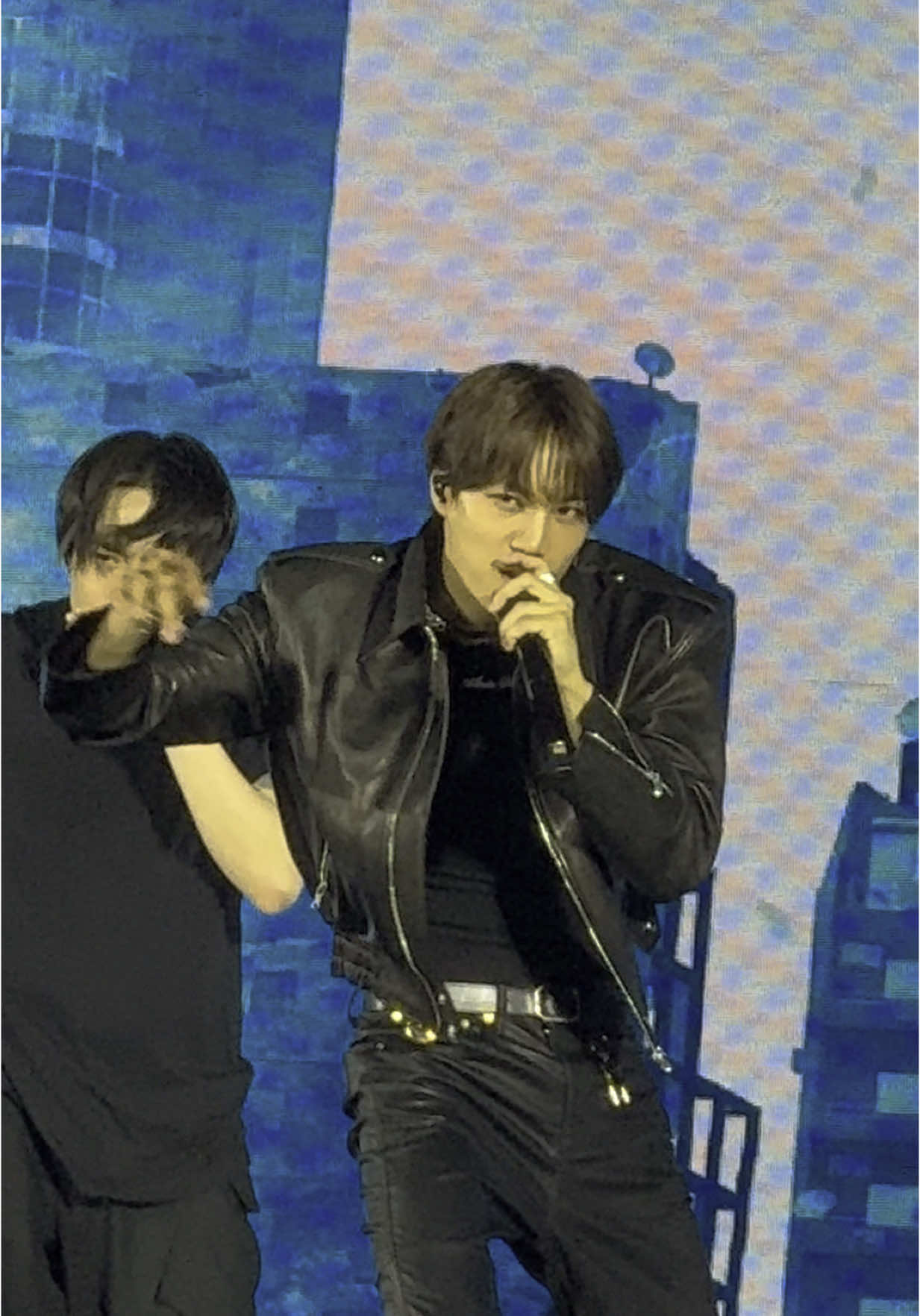 Exo cover in LA 🥹 finally I able to see exo after 10 years waiting  #exo #exoinla #smtown #smtown2025 #smtown_official #smentertaiment #kai #suho #chanyeol #smtowninla @EXO 
