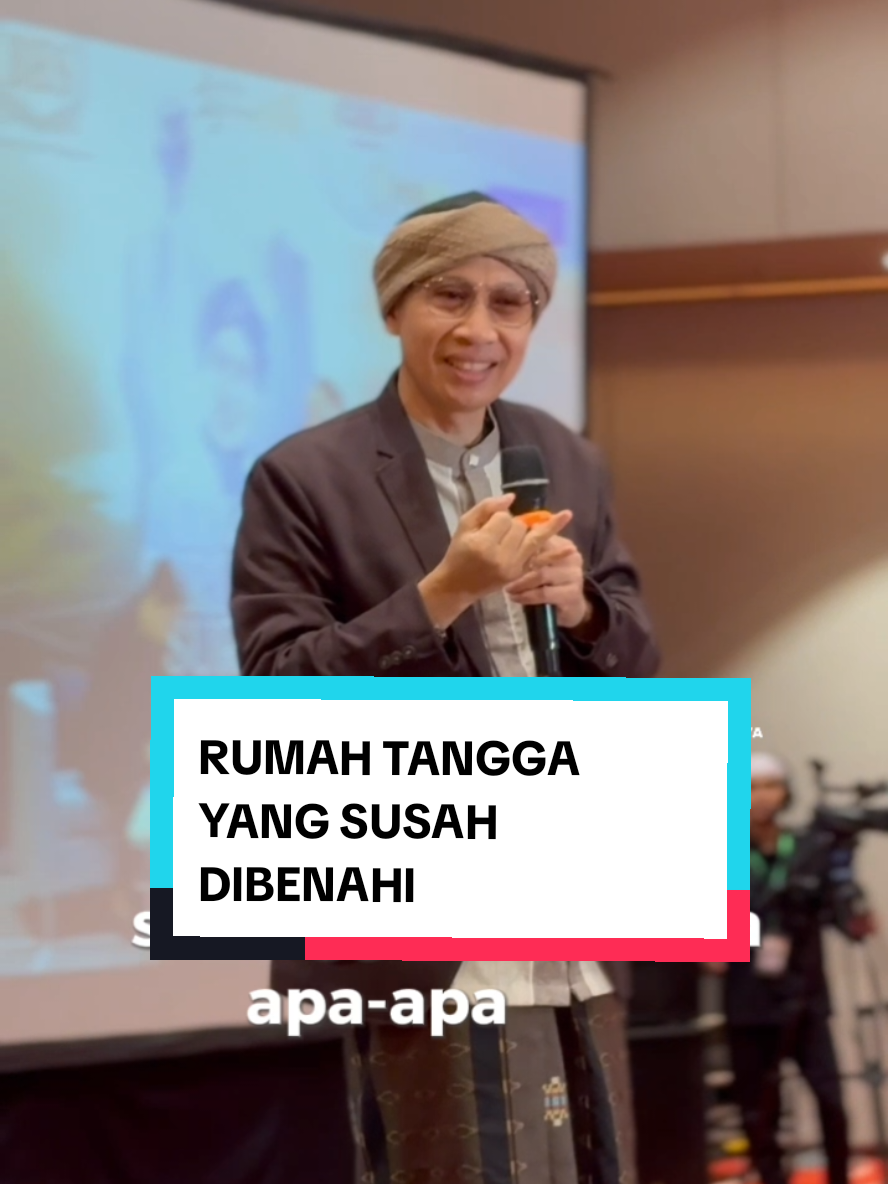 Rumah tangga yang langgeng bukan yang tanpa masalah, tapi yang mau saling mengalah dan memperbaiki. Kalau dalam rumah tangga, semua ingin menang sendiri, maka yang kalah adalah cinta itu sendiri. #albahjah #buyayahya #rumahtangga #rumahtanggabahagia #pengingatdiri #selfreminder #suamiistri 