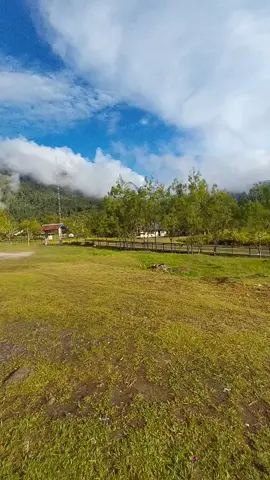 Kampung sepi apaa... #sekolahpedalaman #sekolahpelosok #gurupelosok #gurupedalaman #gurupapua #papuatiktok #papua #papuapegunungan #fyp #viral 
