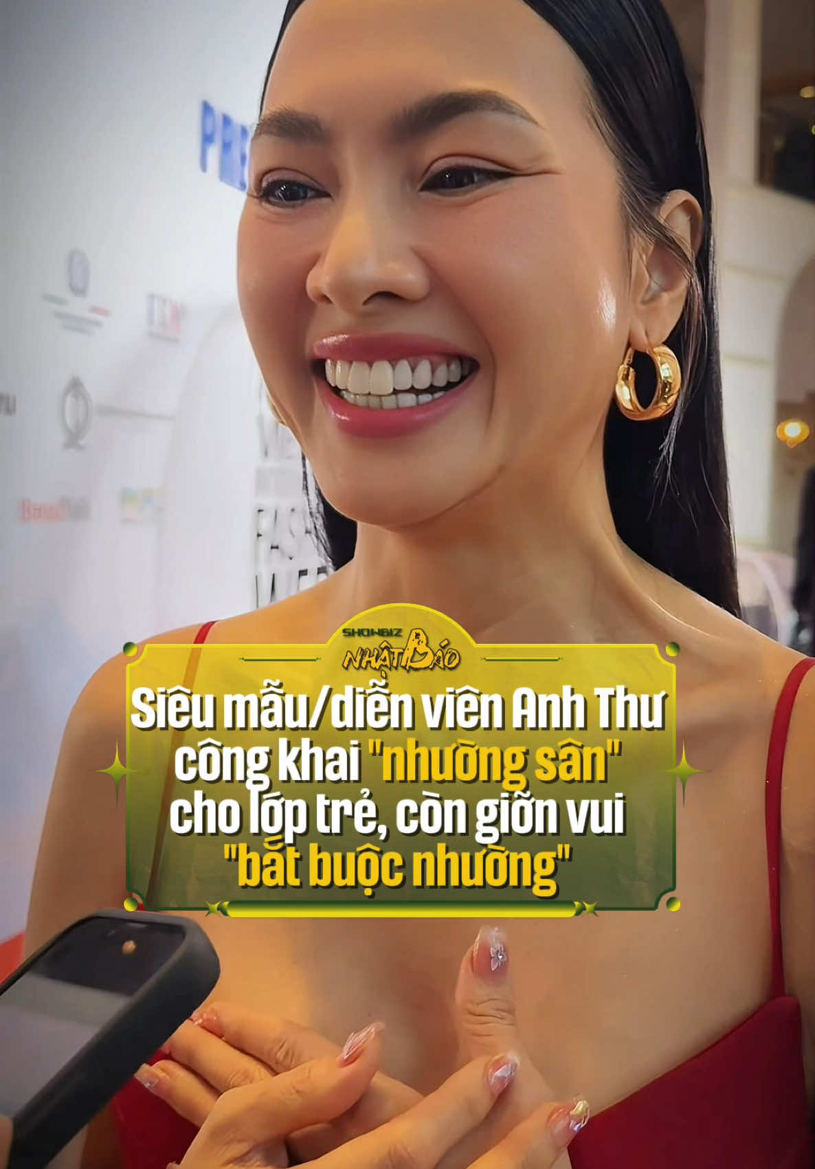 Chị nhường sân cho mấy em, chị đi xăm chân mày 😗 #anhthu #sieumauanhthu #avifw #avifw2025 #showbiznhatbao #nhatbaotv #xuhuong #tiktokgiaitri 