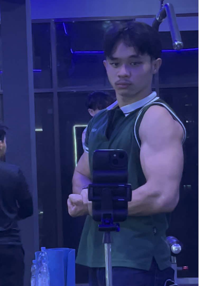 Balik maen mampir dulu ke gym #gymbro #gymlifestyle #gymmotivation 