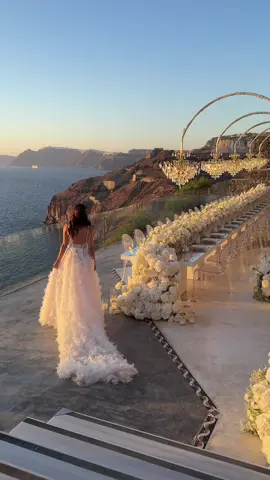 Act like the person you want to become ✨ #manifest #moneymindset #lawofattraction #manifestation #luxurylife #richtok #moneymanifestation 