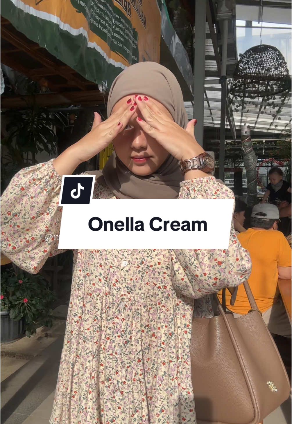 Warnanya cantik bahannya adem 🥰✨ #outfitcheck #outfithijab #rayonpremium #rekomendasioutfit #blouserayon #blousewanita #atasanwanita #fyp 