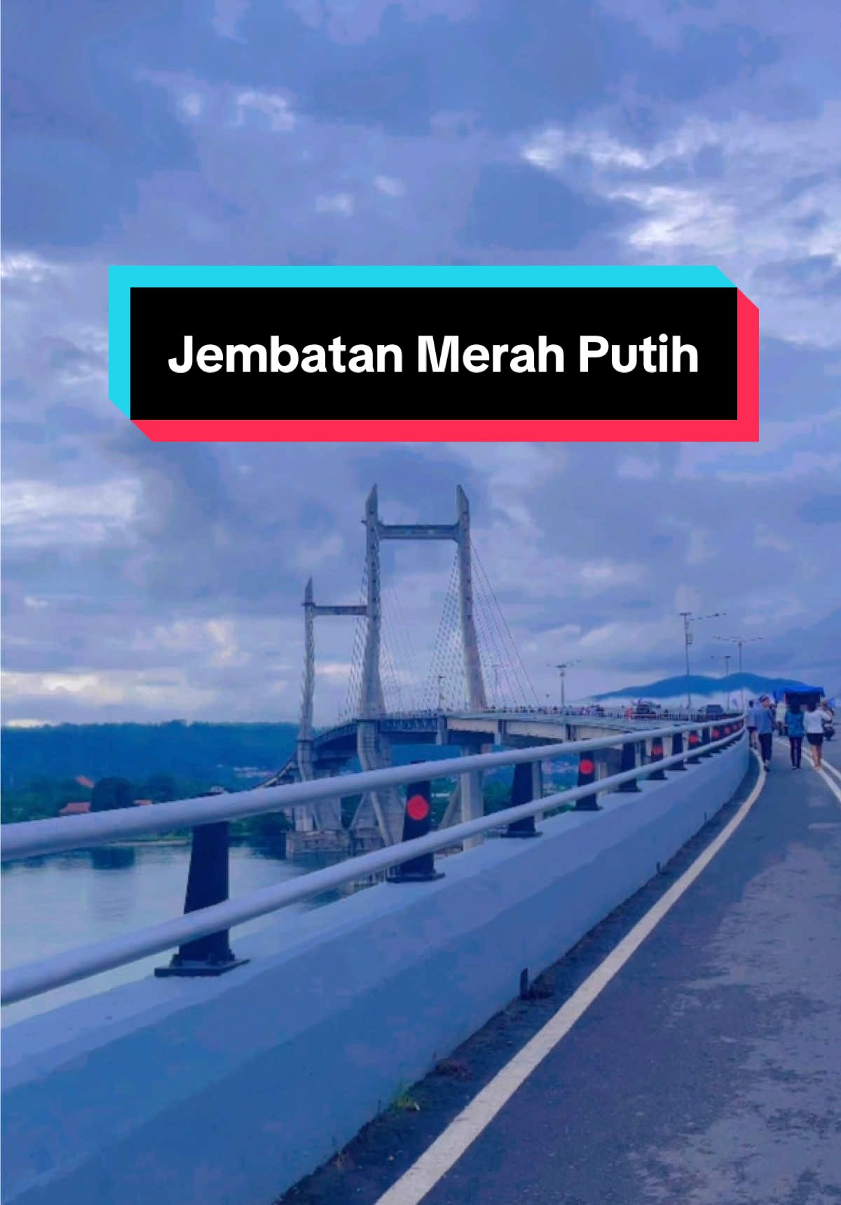 Jembatan Merah Putih adalah Jembatan kabel pancang yang terletak di Kota Ambon, Provinsi Maluku. Jembatan ini merupakan jembatan terpanjang di Indonesia Timur. Dibangun pada 17 Juli 2011, diresmikan oleh Presiden RI, Joko Widodo pada 4 April 2016 #jmp #jembatanmerahputih #ambon #jembatanambon #malukupride🏝🔥 