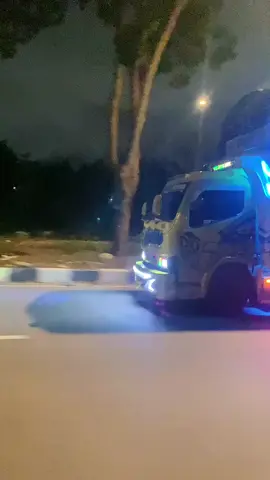 Judule prei berharap bolo . Ndak terluka 🥴 #krodong_mania_indonesia #cantermaniaindonesia #drivermuda #storytruk #masukberandafyp #fypviral #foryou #xyzbca 