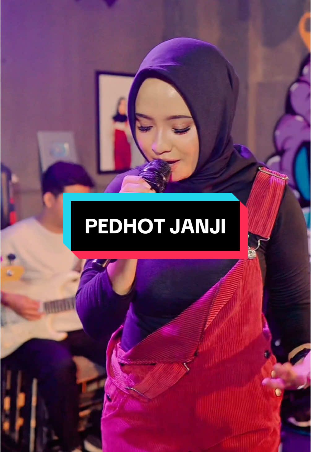 Lam laman esemmu ning atiku marai aku kelingan pas adewe gandengan tangan mbien kae🥹💔 PEDHOT JANJI rilis on youtube Damara De besok tgl 15 Mei jam 16.30! Sikattt!🤭🔥 #damarade #pedhotjanji #lamlamanesemmunengatiku 