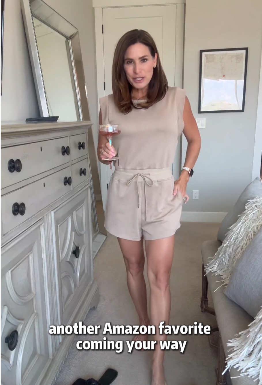 ✨ This jumpsuit is your *ultimate* wardrobe game-changer! #wiholl #outfit #womenfashion #summervibes #sleeveless #OOTD #over30 