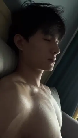 sleep😴 #gym #boyfriend #douyin #chineseboy #sispack #handsome #muscle #shorts #fyp #foryou 