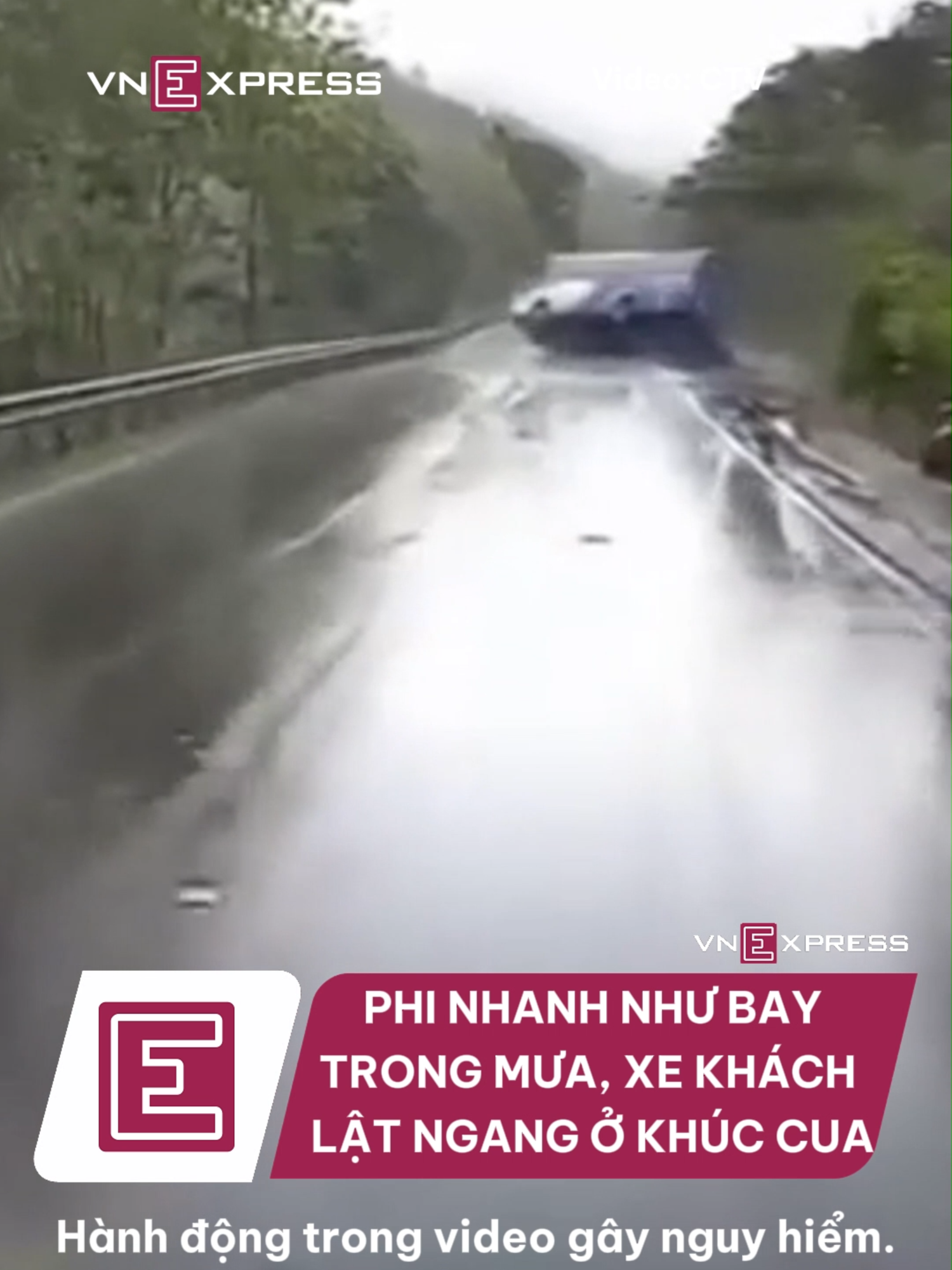 Phi như bay trong mưa, xe khách lật ngang ở khúc cua #tiktoknews #vnexpress #vne #tinnong #tainangiaothong