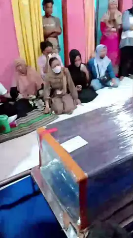 Makasih @Miss Yuni YourPeduli sudah mengurus rizal sampai kerumah. Jannah insyaAllah zal.. lama ga ketemu malah begini nasibmu.. niat kerja berjuang utk keluarga. Allah adil zal.. STOP YA WNI KE KAMBOJA MAU KERJA GAK MUNGKIN DISANA AJA BUKAN NEGARA MAKMUR!! #Penipuan juga dilakukan calo nya, embel-embel gaji besar. #kamboja #scam #tkikamboja #blacklistkamboja #rizalsampurna #banyuwangi 