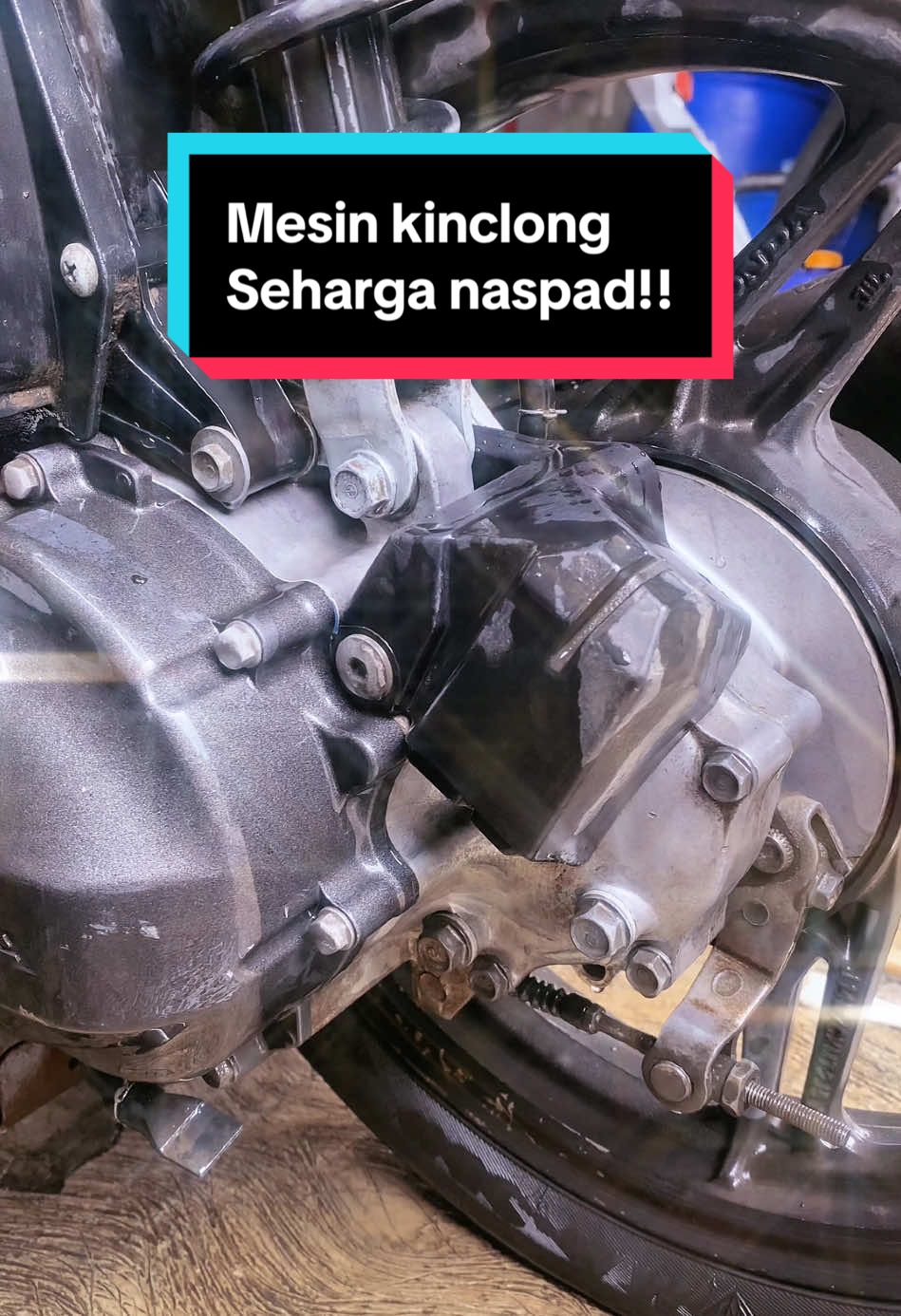 Tahun 2025 gini masih jaman bang punya mesin motor berkerak kaya gitu? Dengan budget 12k seharga nasi padang lu bisa beli Engine Degreasher ini dari salah satu produk Reborn Auto Detailling yang mampu mengangkat kotoran kerak di mesin motor lu sampe noda2 terkecil, yuk buruan di checkout… #perawatanmotor #RebornAutoDetailing #rahasiamotorkinclong #perawatanmotorkinclongmurah #kendaraanantidekil #rebornautodetailing #fyp #fypage #fyppppppppppppppppppppppp #fypシ゚ #foryoupage 