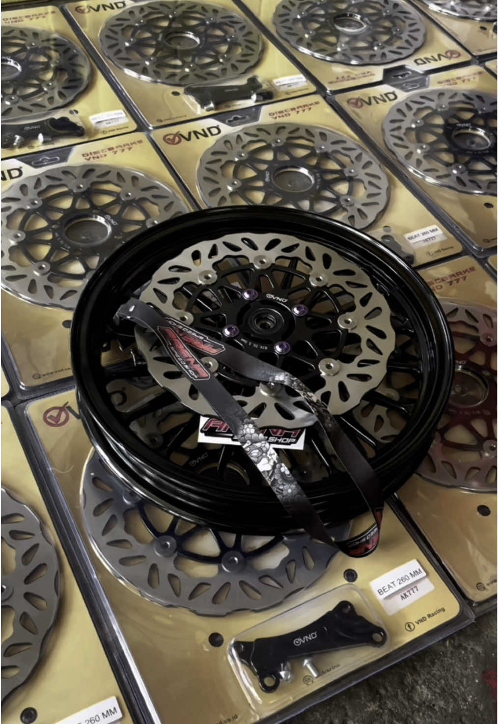 Penunjang ketampanan sekaligus kenyamanan... Piringan 260mm dengan model yg tergolong timeless, jemaah plat KT wajib pake ini nih hahaha 