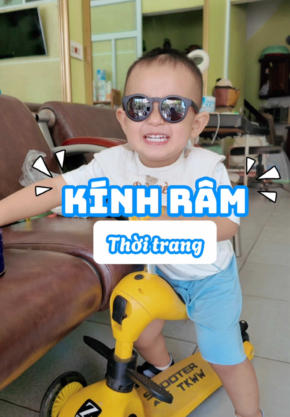 Kính râm Aoron xịn hơn hẳn cái gấp gọn rẻ, các mẹ tham khảo nha, mua kính râm quan trọng nhưng chọn kính chuẩn càng quan trọng hơn ý #nhabenne28 #kinhram#aoron #kinhmattreem #kinhmatchobe#kinhramphancuc#muataitiktok  