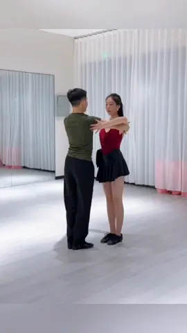 1 bài jive Gold & silver mn lưu và chia sẻ cùng tập nhé #hockhieuvu #dancesport #vaykhieuvu #giaykhieuvu #rosiedance