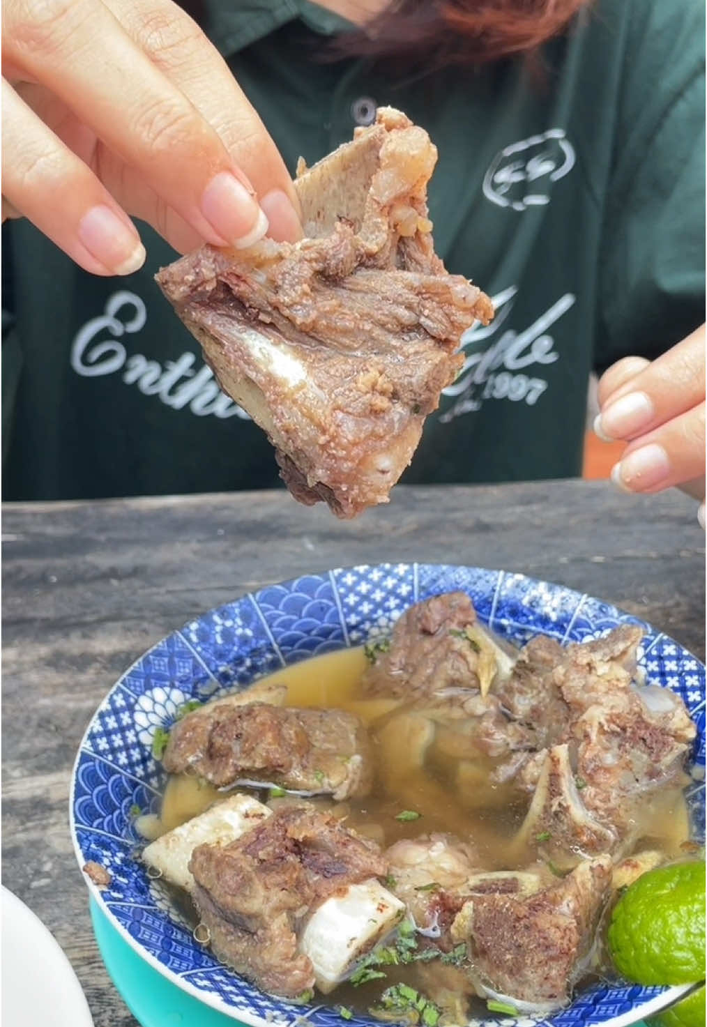 siapa yang udah cobain genk iga atau genk dengkul dari bakso sedjahtera? Coba komen dibawah‼️ Kunjungi outlet kami di Bandung, Cianjur, Majalengka, dan Cirebon. Bakso Sedjahtera Antapani 📍 JI. Purwakarta No. 133 Bakso Sedjahtera Arcamanik 📍 Jl. Arcamanik Endah No. 101 Bakso Sedjahtera Cianjur 📍 JI. Siti Jenab No. 52 Bakso Sedjahtera Majalengka 📍 JI. Ahmad Yani No. 172 Bakso Sedjahtera Cirebon 📍 Cipto Park #bakso #baksoviral #baksopedas #baksosedjahtera #genkiga #genkdengkul #baksomuncrat #baksobandung #baksocianjur #baksocirebon #baksomajalengka #jajananviral #jajananmurah #hayungabaso 
