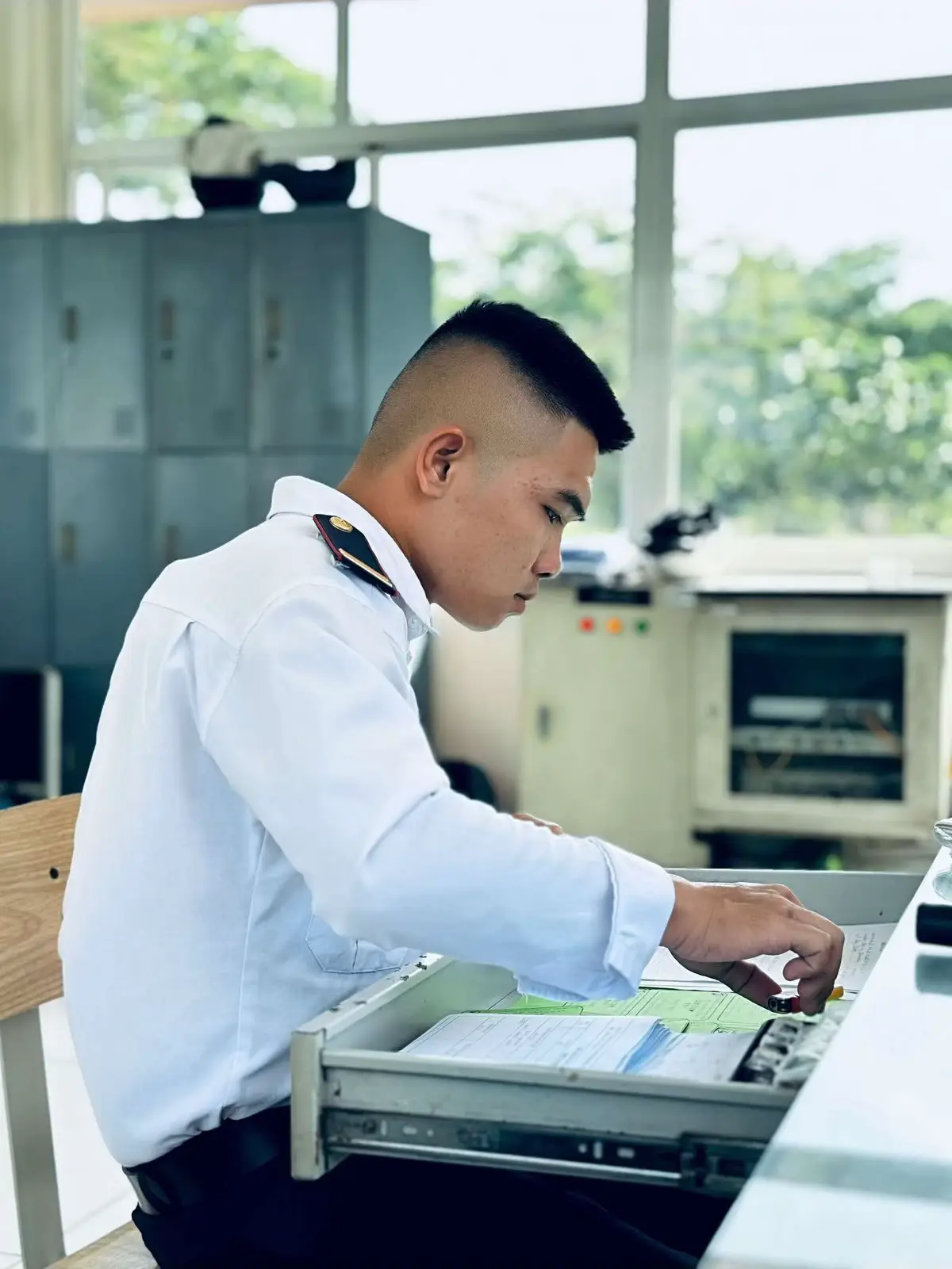 Công việc áp lực quá đi coi bói...thầy phán số con phải có tiền mới giàu được...mà thầy không chỉ cách làm sao để có tiền🫣🫣🫣#gainlucky 