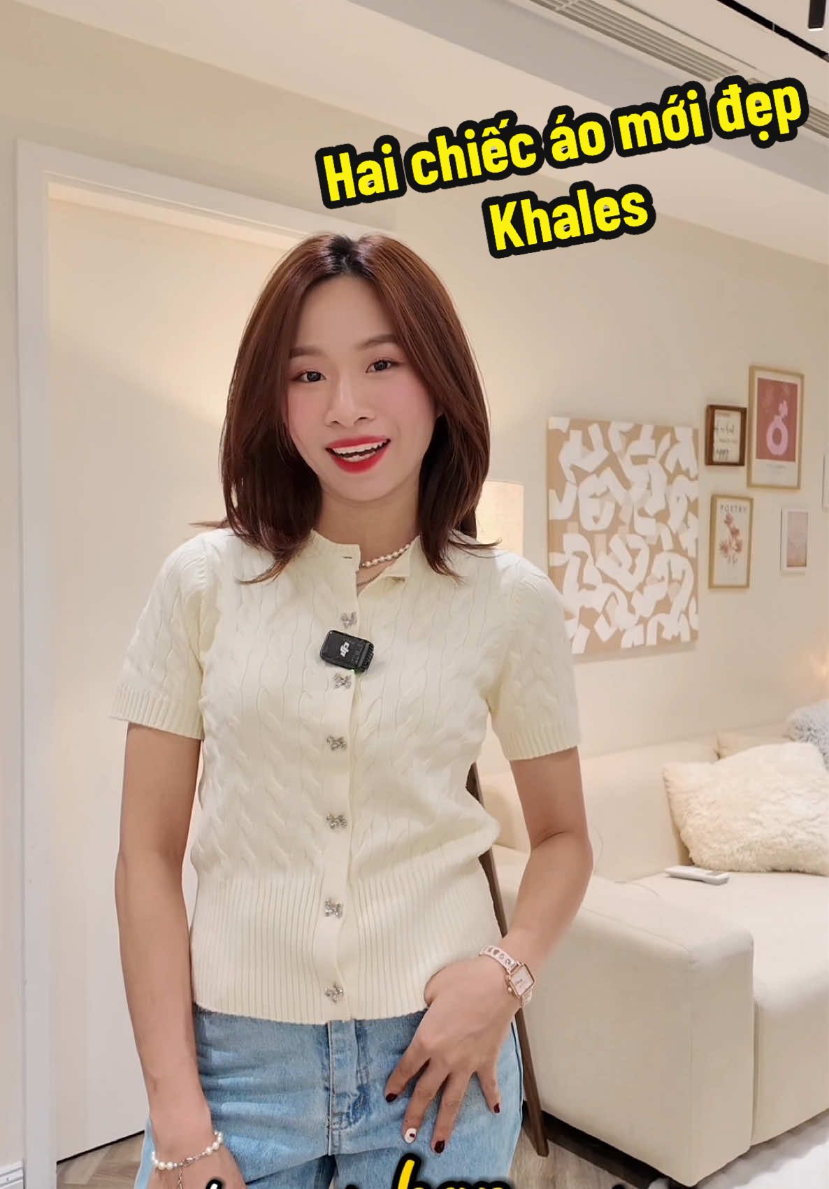 Lại hai chiếc áo mới đẹp. Bên này m mua đồ từ đông sang hè từ điệu đến cơ bản dễ mặc hàng ngày. Hai chiếc áo này len mỏng mặc hè ổn áp. Cái chính là màu xinh. Dễ mix đồ với quần Jeans hay chân váy! Đồ các bạn bên @Khales giá khá ổn áp. #phithibichngoc #TikTokFashion #unboxingvideo #unboxing #reviewquanao #khales #áo #fashion 