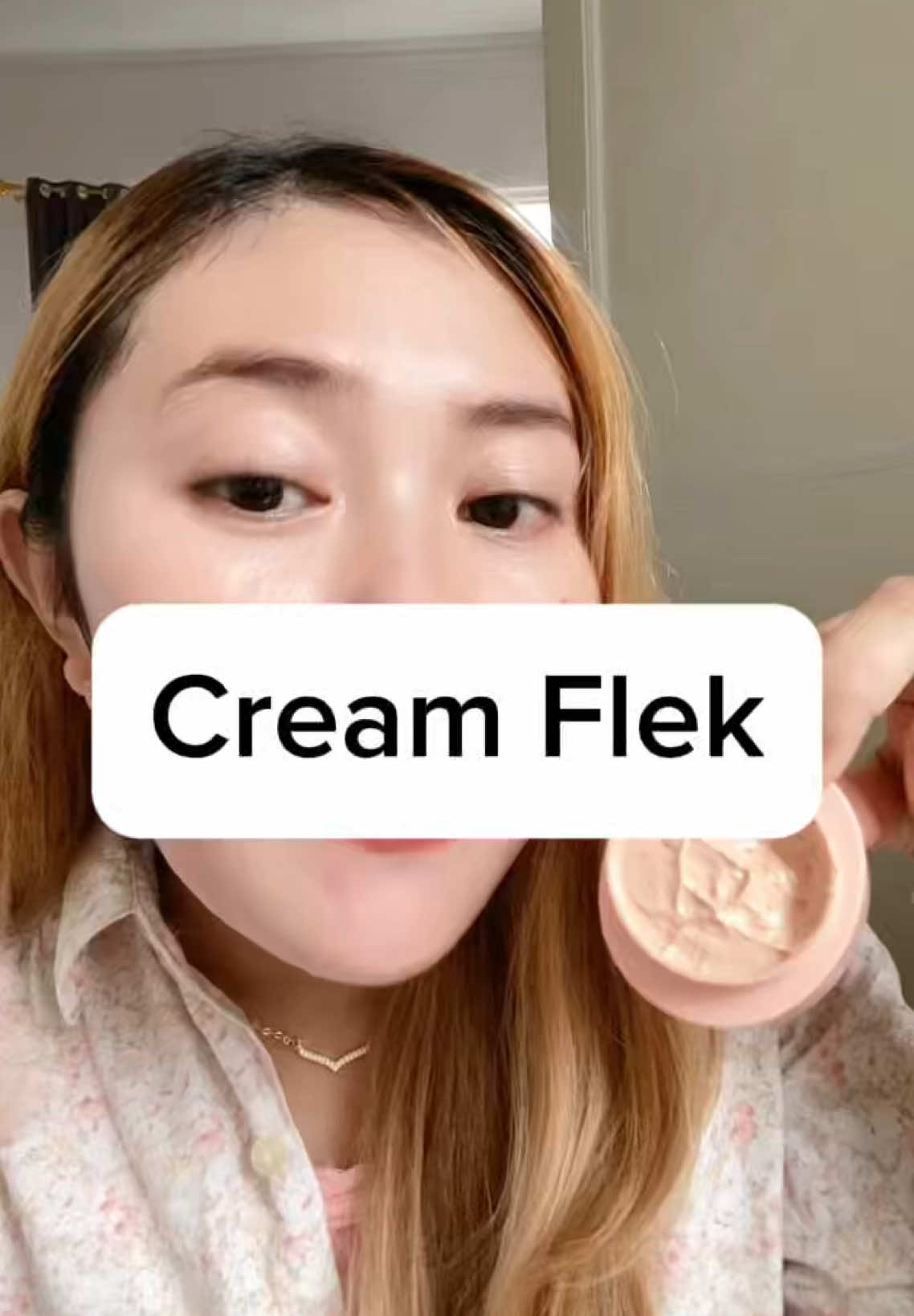Cream khusus flek hitam dan bantu mencerahkan bikin glowing dari Meronah whitening Glowing #creamflekhitam #creampencerah #meronahbeautycare #meronahglowingcream #creammeronah #meronah #skincareroutine 