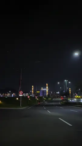 Punya kenangan apa kalian di kota ini ? #wekendvibes #musik #citylights #jalanterbaik #music #grandwisatabekasi 