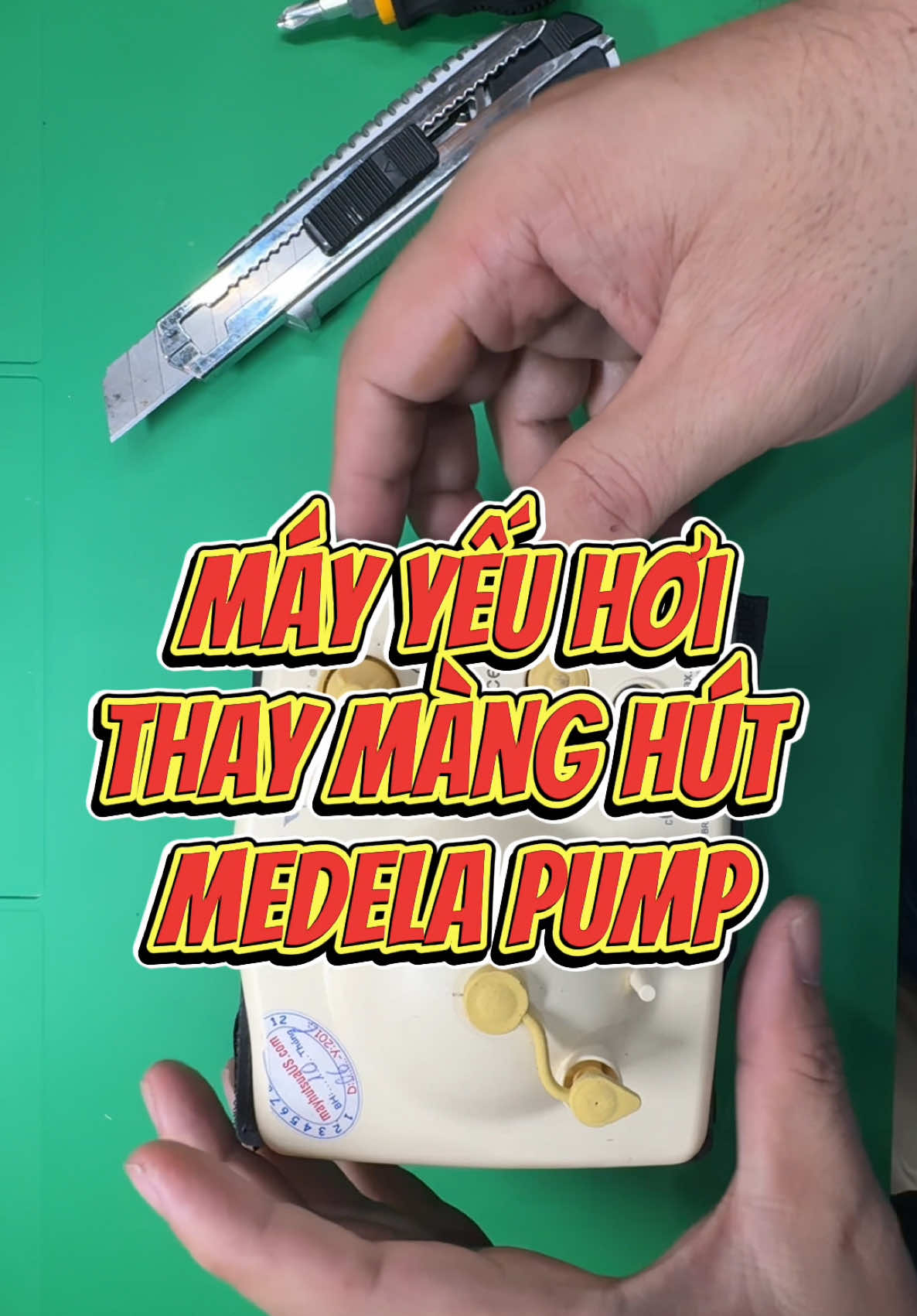 Máy hút sữa Medela Pump bật chập chờn, yếu hơi do rách màng hút. Máy được thay màng hơi và vệ sinh mạch cẩn thận. Tình trạng máy hoạt động ổn định và được bảo hành 2 tháng sau sửa. Các mẹ cần tư vấn hoặc hỗ trợ sửa chữa vui lòng inbox trực tiếp1 #suamayhutsua #hungmedela 