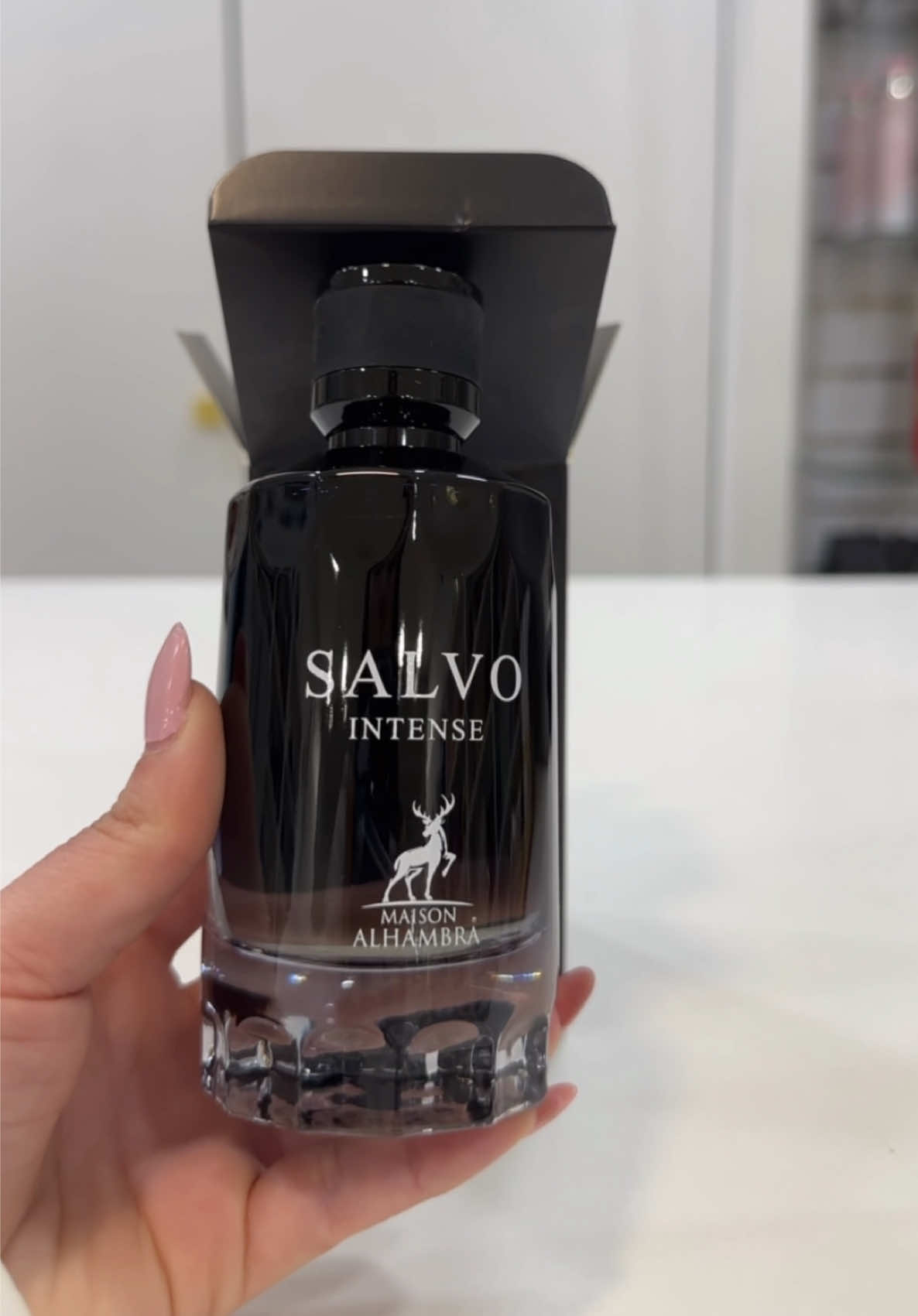 Novo Salvo Intense da Maison Alhambra.  Para homens que querem causar uma impressão duradoura. 👌🏻🔞🤫 Perfumes Árabes em Leiria 📍 Centro Comercial Maringá  Rua São Francisco - Loja 23 #perfumesarabes 