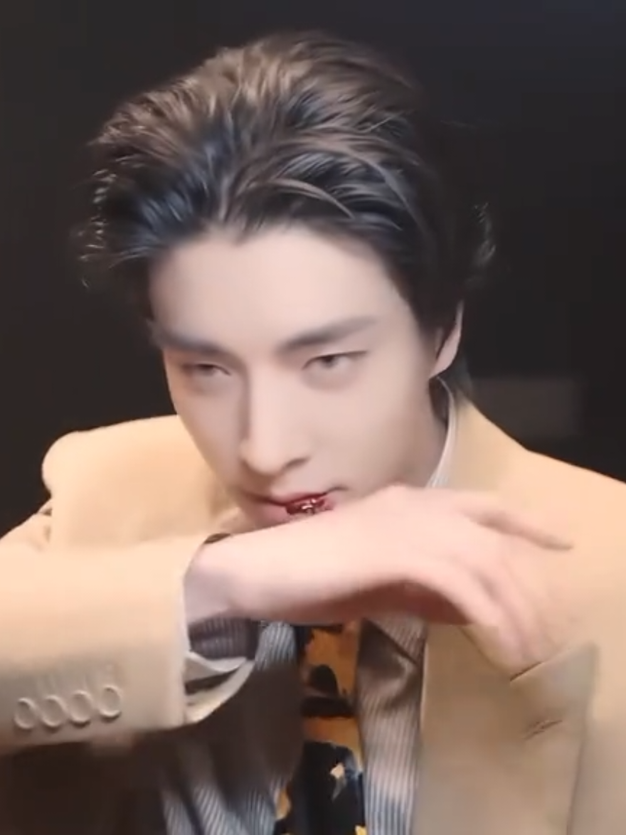hottie vampire #jake #enhypen #fakeblood 