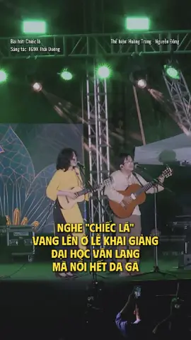 Bạn đã sống hết mình như những chiếc lá trước khi rời cành hay chưa? - CHIẾC LÁ - Bài hát của Thầy Dương 9x được trình diễn với sinh viên tại Đại học Văn Lang.