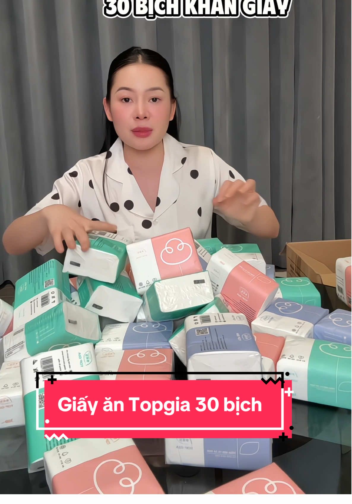 1 thùng to đùng 30 bịch giấy ăn Topgia đang được trợ giá đậm sâu. 150k/1 thùng bấm ngay giỏ hàng các bác nha