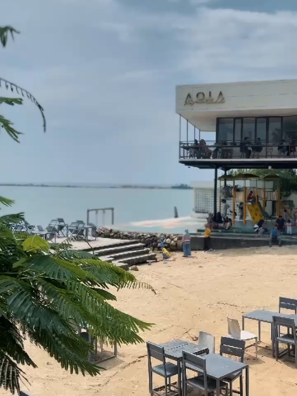 📍Cafe Aola - Paciran- Lamongan . #explorelamongan #cafelamongan #wisatalamongan #cafehits #aola #aolasignature #lamonganpopuler #lamongan24jam #cafeestetik 