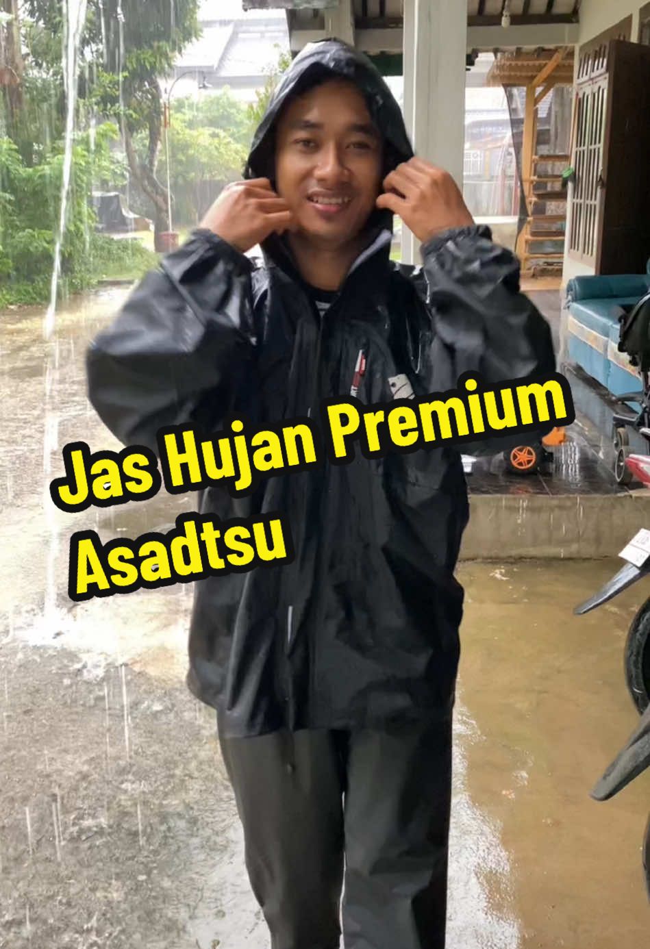 Jas hujan dengan banyak fitur salah satunya ada tempat ransel di bagian belakang jadi mantel ini sangat cocok digunakan oleh pelajar,mahasiswa,pekerja kantoran dll. #mantel #jashujan #jashujanpremium #jashujanasadtsu 