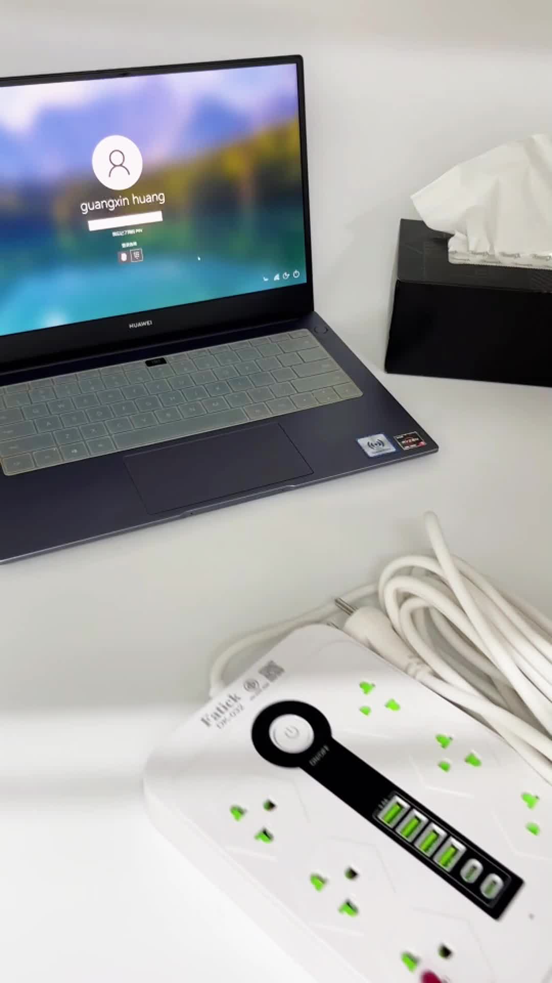 ปลั๊กไฟ รางปลั๊กไฟ มี 6 ช่อง AC Socket และ ช่องชาร์จ USB 4 Port +2TYPE-C 3A Quick Charge(PD+QC3.0+IQ2.4A)สายยาว 5 เมตร ก