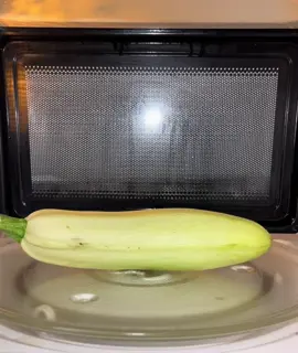 Microwave VS Zucchini 🍆🥰🔥 What's next? #Zucchini #Vegetables #green #hot #microwave #experiment 