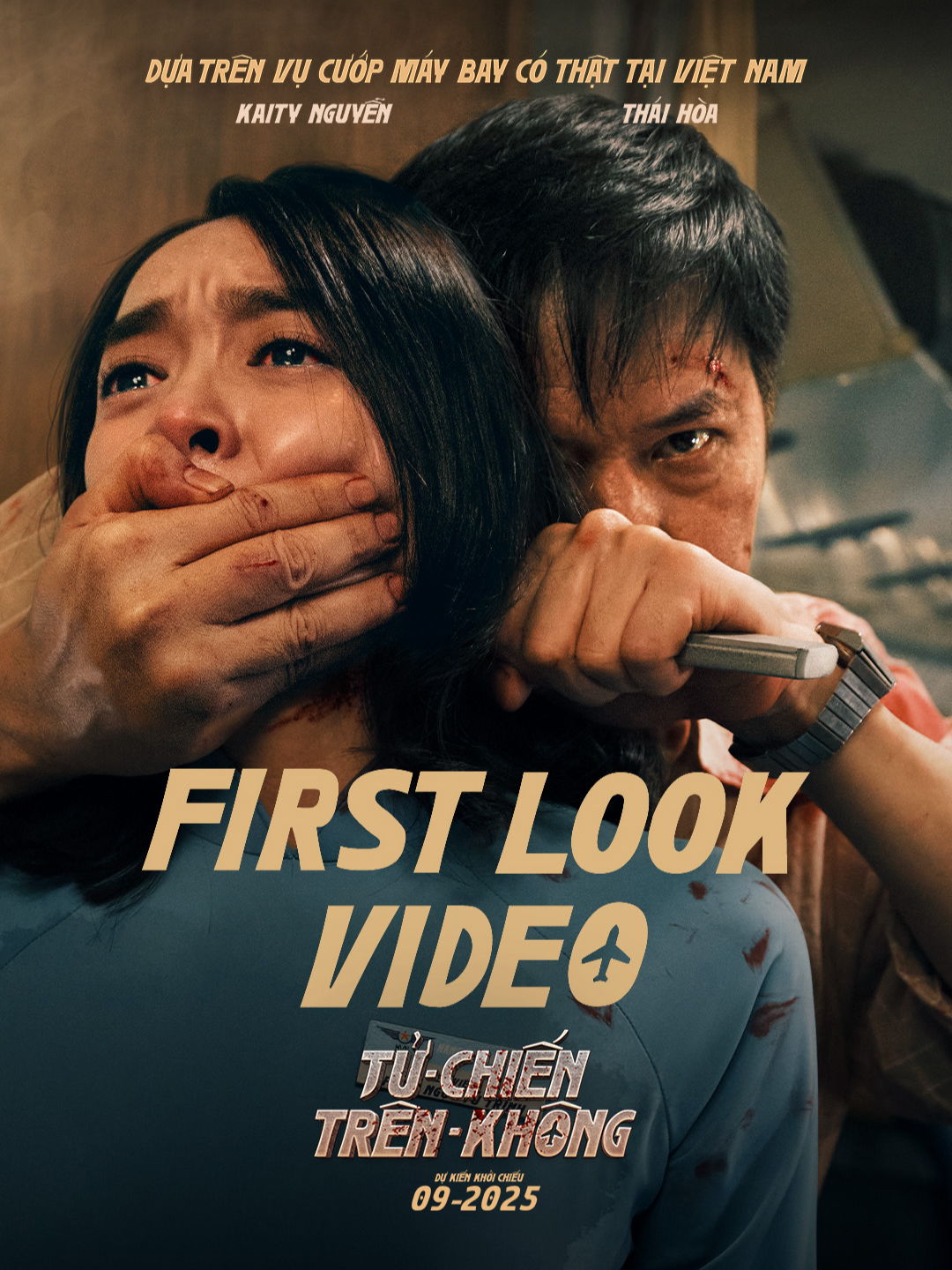 ||PHIM ĐIỆN ẢNH || TỬ CHIẾN TRÊN KHÔNG - FIRST LOOK - DỰ KIẾN KHỞI CHIẾU 9.2025 BĂNG KHÔNG TẶC ĐÃ LỘ DIỆN, CHUYẾN BAY PHÁT TÍN HIỆU KHẨN 🚨  Không khí trong tàu bay trở nên nghẹt thở theo từng tiếng tíc-tắc, 4 tên không tặc liều lĩnh và tàn bạo đã khống chế được phi hành đoàn. Khó đoán được hành động tiếp theo của bọn chúng là gì!   Được xây dựng dựa trên vụ cướp máy bay có thật tại Việt Nam, Tử Chiến Trên Không dự kiến ra rạp tháng 9 này!   ✈ Tử Chiến Trên Không  🎬 Dự kiến tại rạp: THÁNG 9.2025  #TuChienTrenKhong #DienanhCAND #GalaxyGroup #ThaiHoa #KaityNguyen