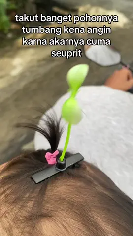 rambut seuprit berkelahi dengan angin dan tanaman 🙂🙂🙂 #masyaallahtabarakkallah #lucu_ngakak #bayilucu #bayigemes #tanaman #jepitanrambut #jepitanbadai #luculucuvideo 
