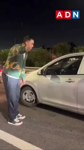 Durante la noche de este domingo, un conductor en presunto estado de ebriedad chocó el vehículo que conducía el ex portero nacional, Claudio Bravo. #claudiobravo #bravo #choque #accidente #nacional #noticiaschile #chile #noticias