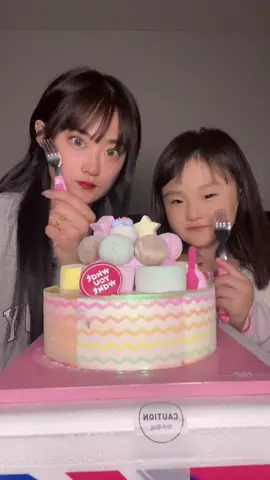 유행하는 배스킨라빈스아이스크림케이크 딸이랑 먹어보기🍦🎂 아랑이는 먹방하기 힘들었다네요..🤣 #졍이😘 #유행 #베스킨라빈스 #아이스크림 #케이크 #asm #먹방 #icecream #cake #baskinrobbins #mukbang #mukbangeatingshow #dessert #snack #eating #fyp 