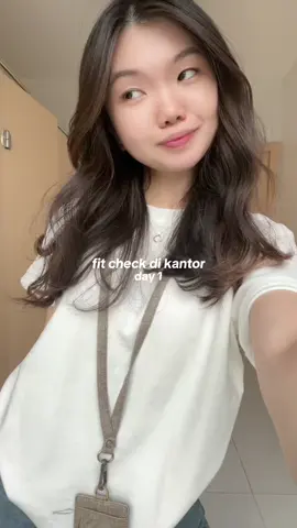 sekali sekali fit check di kantor WKWK pls abaikan rambut yg acak2an karena stress di kantor😭🙏🏻 #fashiontiktok #officeoutfit #outfitideas 